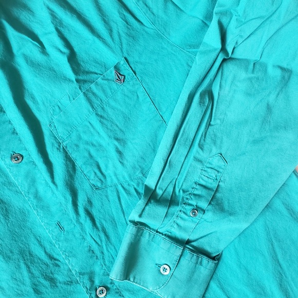 🍄 3 for $35 🍄 Volcom Button Down - Picture 3 of 4